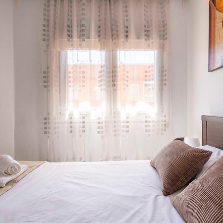5 Min To The Sea And 15 Min To Barcelona Center Apartment Sant Adria de Besos Bagian luar foto