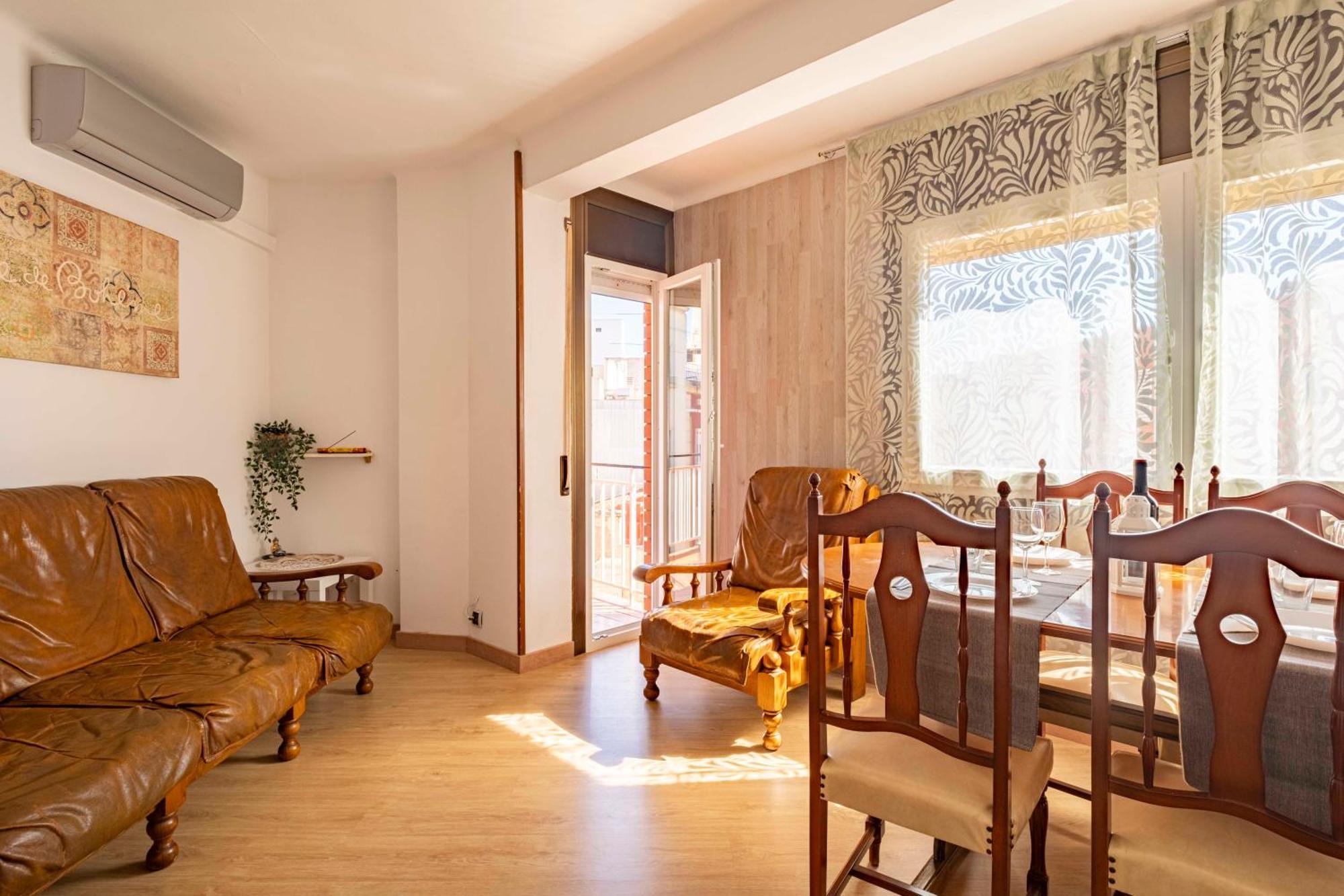 5 Min To The Sea And 15 Min To Barcelona Center Apartment Sant Adria de Besos Bagian luar foto