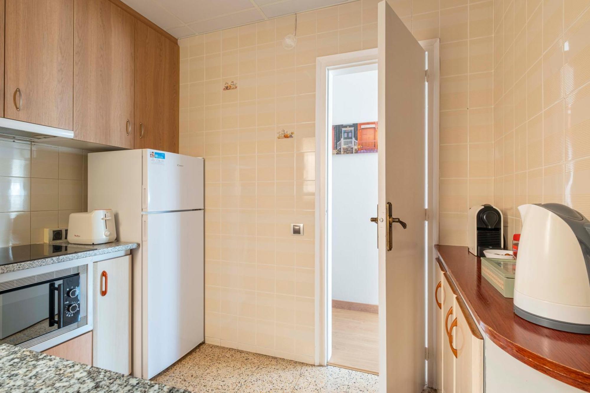 5 Min To The Sea And 15 Min To Barcelona Center Apartment Sant Adria de Besos Bagian luar foto