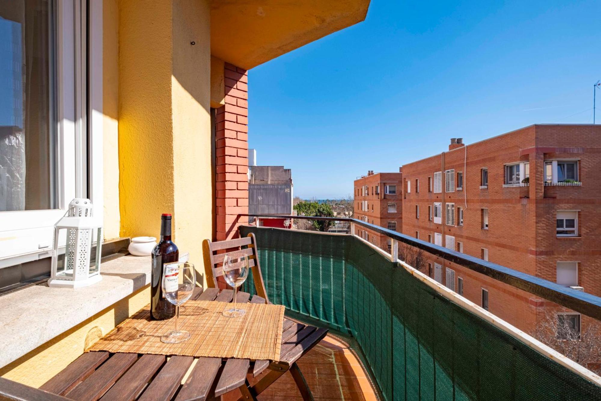 5 Min To The Sea And 15 Min To Barcelona Center Apartment Sant Adria de Besos Bagian luar foto